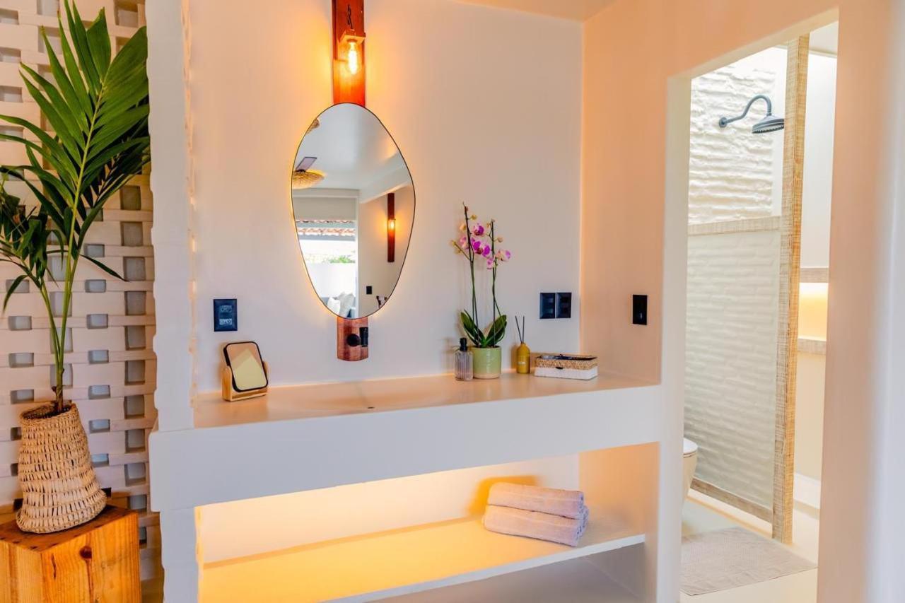 Outro Beach Hotel 컴부코 외부 사진